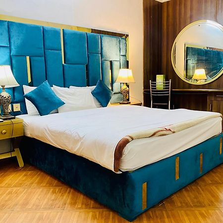 Fiesta Inn Hotel & Resorts Мултан Экстерьер фото