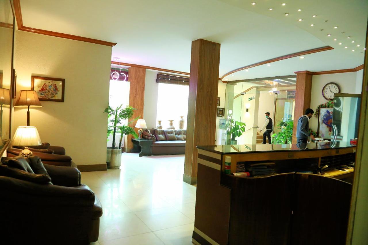 Fiesta Inn Hotel & Resorts Мултан Экстерьер фото