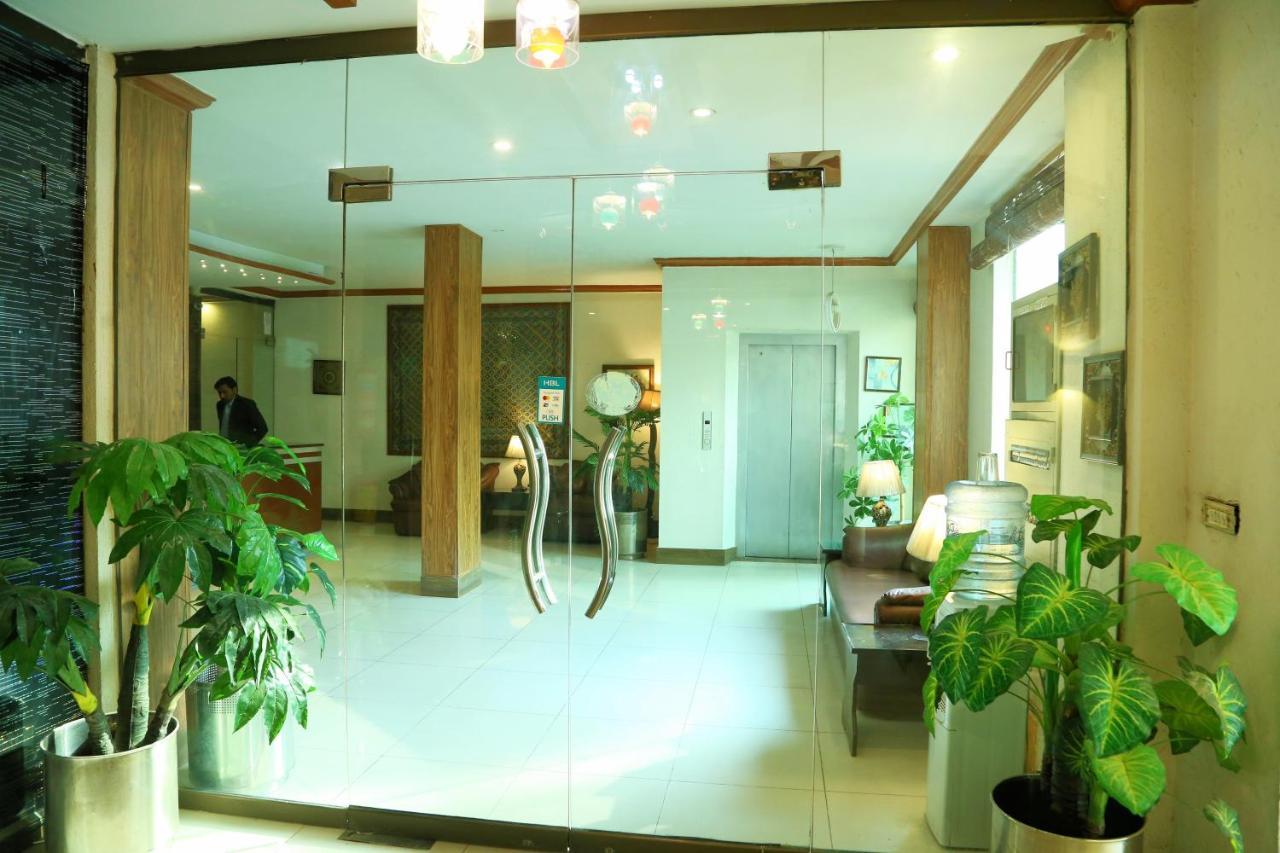 Fiesta Inn Hotel & Resorts Мултан Экстерьер фото