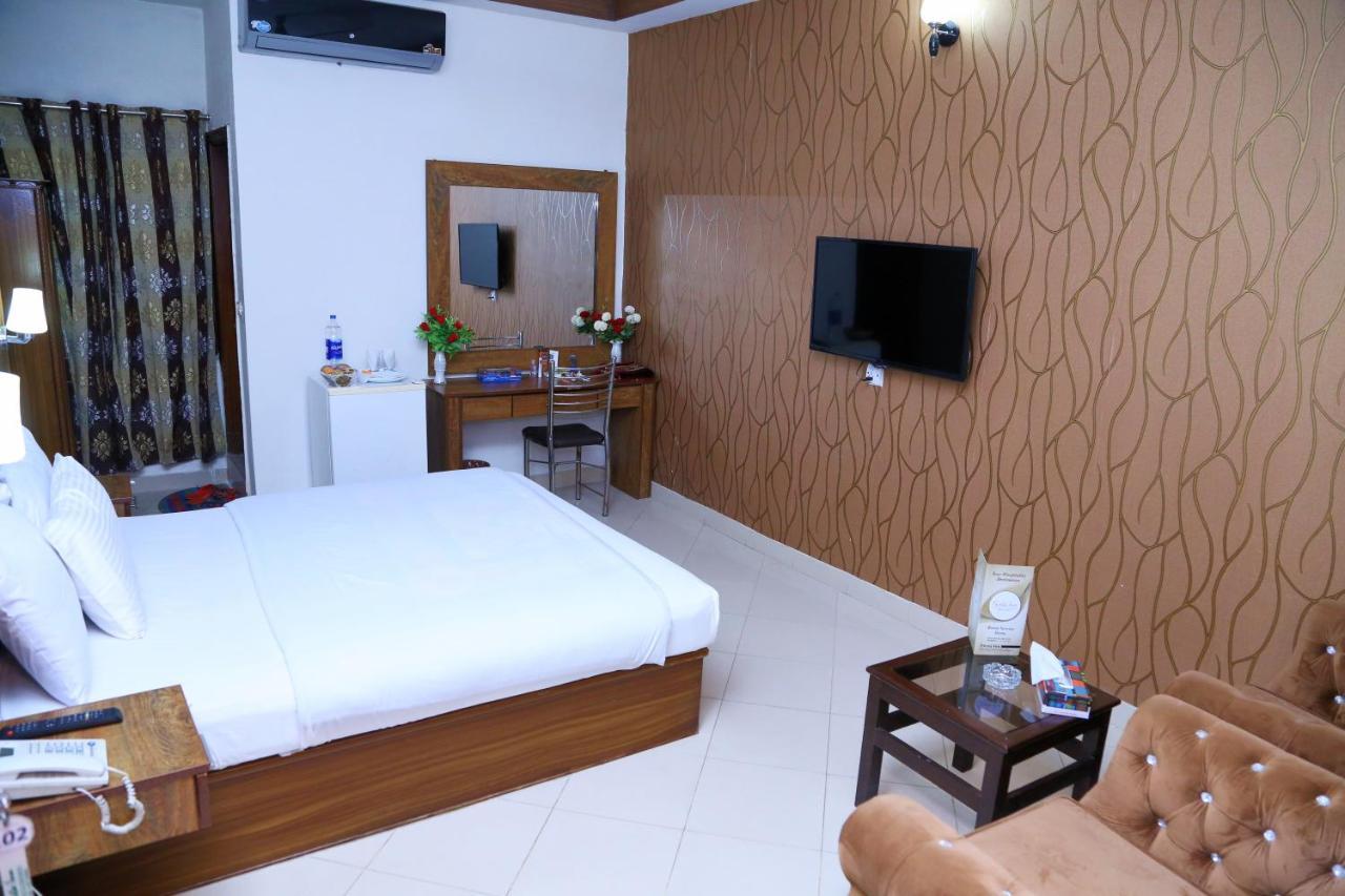 Fiesta Inn Hotel & Resorts Мултан Экстерьер фото
