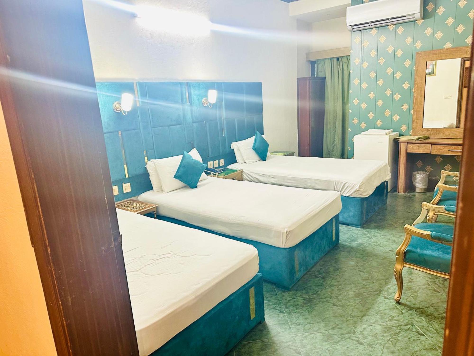 Fiesta Inn Hotel & Resorts Мултан Экстерьер фото
