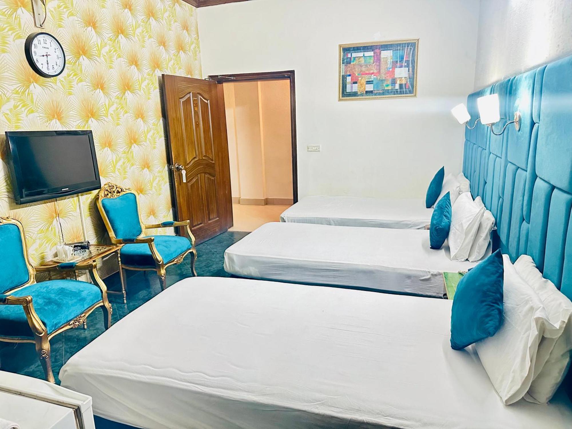Fiesta Inn Hotel & Resorts Мултан Экстерьер фото