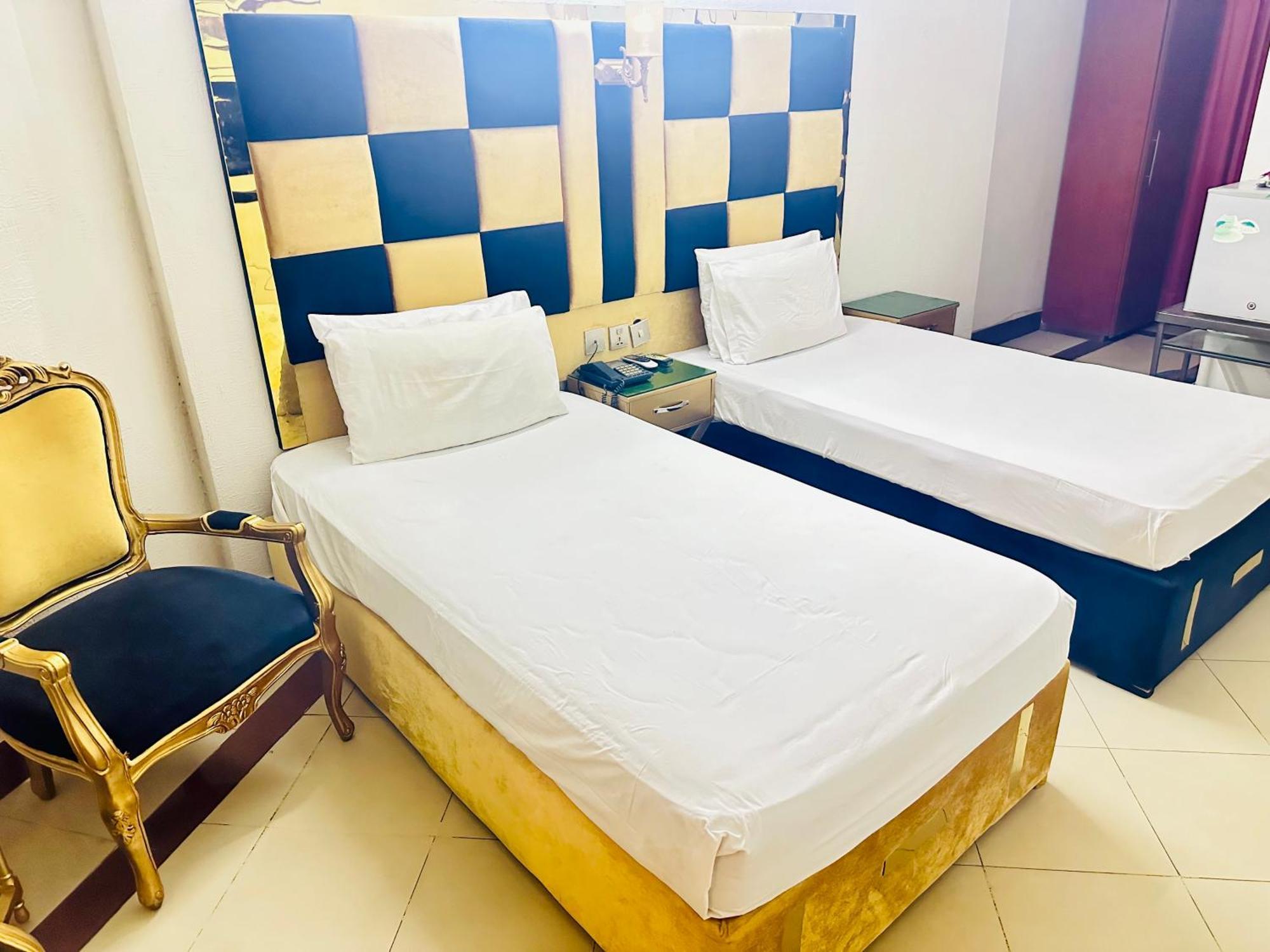 Fiesta Inn Hotel & Resorts Мултан Экстерьер фото