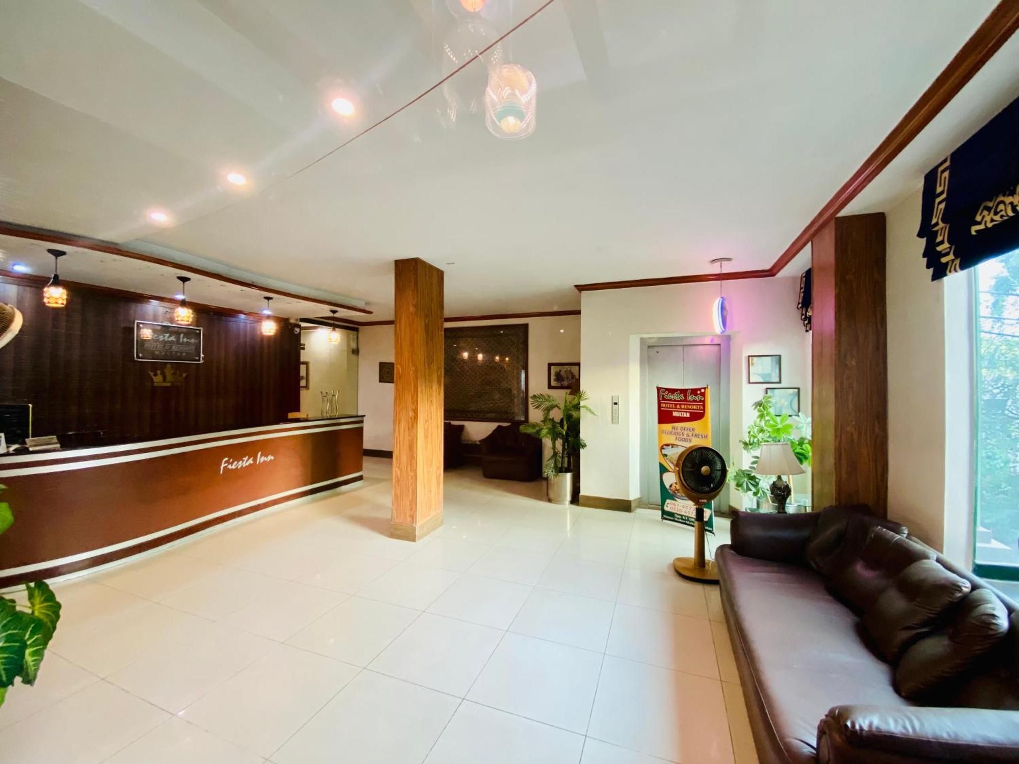 Fiesta Inn Hotel & Resorts Мултан Экстерьер фото