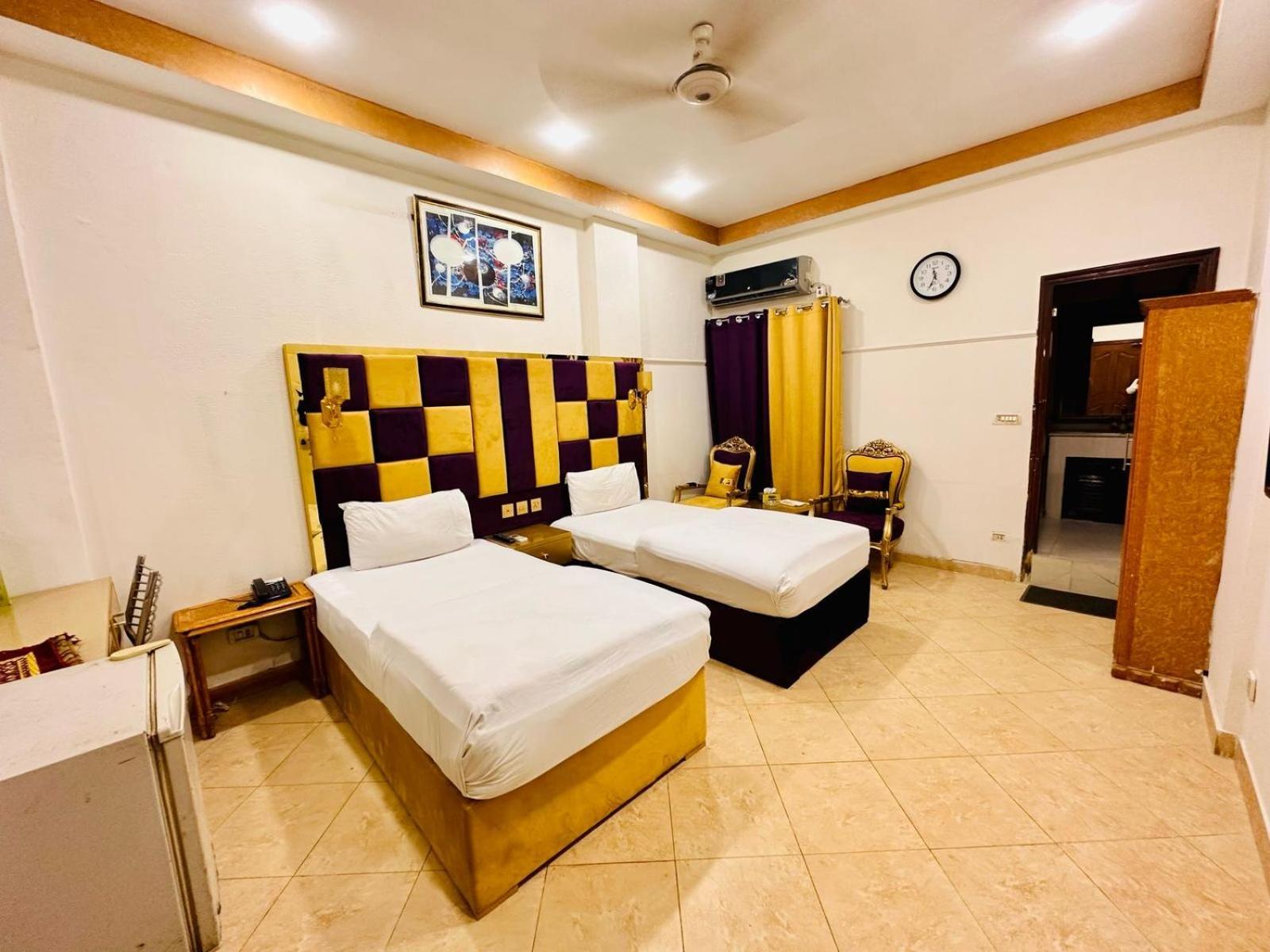 Fiesta Inn Hotel & Resorts Мултан Экстерьер фото