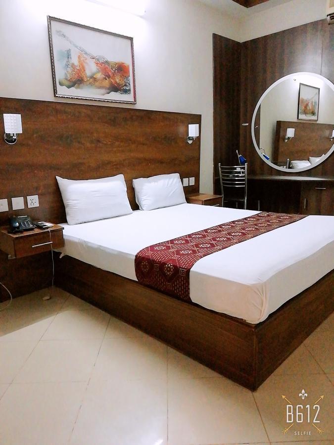Fiesta Inn Hotel & Resorts Мултан Экстерьер фото
