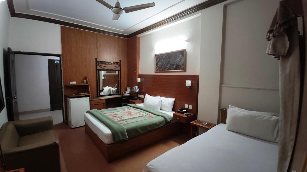 Fiesta Inn Hotel & Resorts Мултан Экстерьер фото