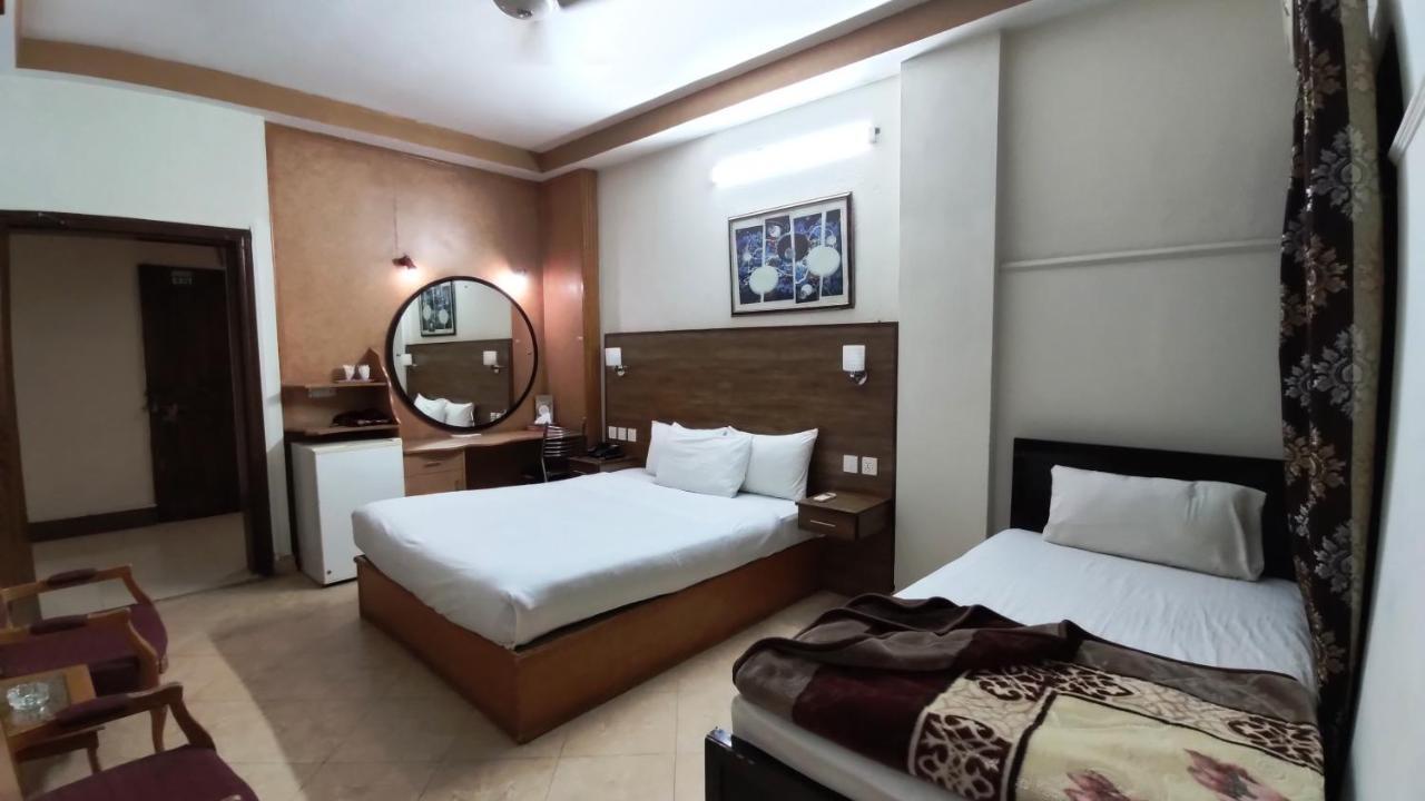 Fiesta Inn Hotel & Resorts Мултан Экстерьер фото